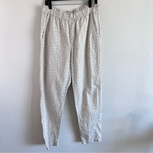 GAP Pants - GAP Women's High Waisted Pull On Paper Bag Leopard Print Pants